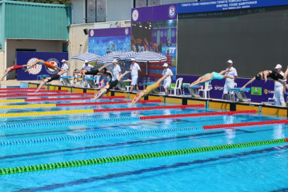 Manisa'da Türkiye uzun kulvar yüzme şampiyonası başladı