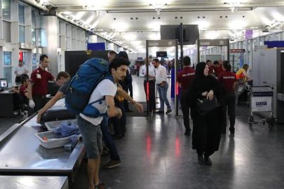 Erzurum'da AJet hava yollarının 5 saatlik rötarı yolcuları gerdi