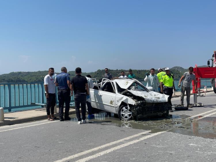 Adana'da 4 kişilik ailenin yok olduğu köprü kazasına ait yeni görüntüler ortaya çıktı 3