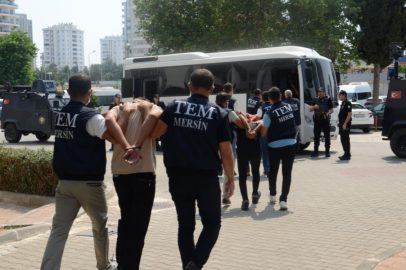 Terör halayı çeken gruba polis minibüsünde 'Ölürüm Türkiyem' şarkısı dinletildi