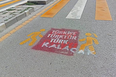 Van'da "Türkiye Türk’tür, Türk Kalacak" yazısıyla kürtçe uyarı yazısı silindi