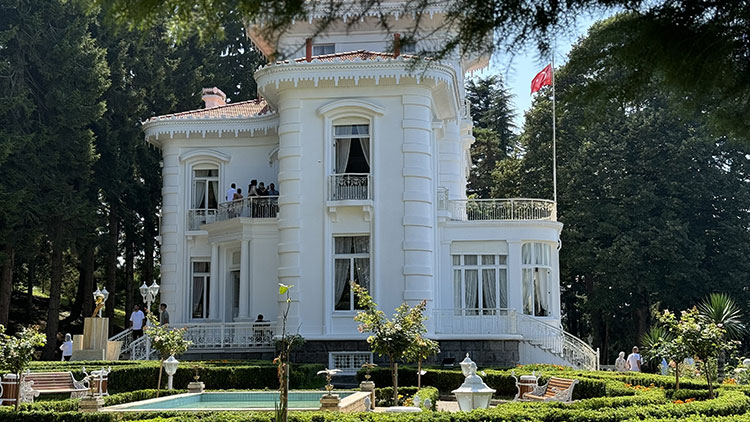 Büyük Önder Mustafa Kemal Atatürk