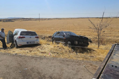 Gaziantep'te 2 araç kafa kafaya çarpıştı: 6 yaralı