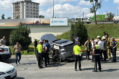 Bağcılar’da kırmızı ışıkta geçen minibüs kazaya neden oldu