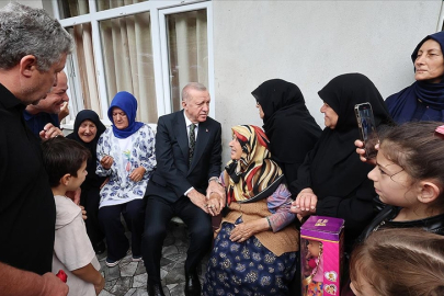 Cumhurbaşkanı Erdoğan Rize'de komşu ve akrabalarıyla buluştu