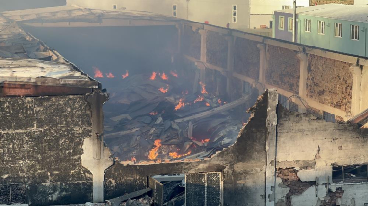 Tekirdağ'da kimya fabrikası patlamalarla küle döndü 2