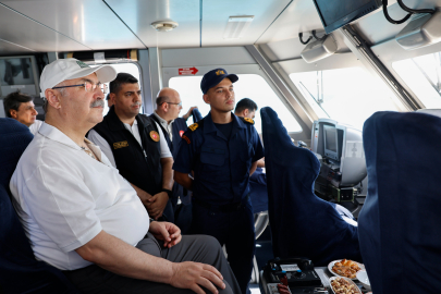 Adana Valisi Yavuz Selim Köşger Ana Konteyner Liman Alanı ile sahillere inceledi