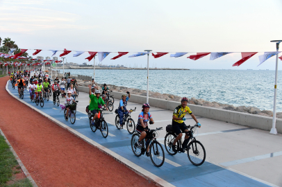 Mersin'in deniz manzaralı bisiklet yolları uzuyor