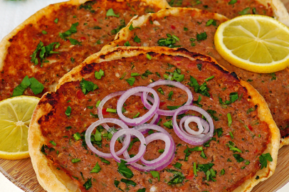  Pratik ve lezzetli: Milföy lahmacun tarifi