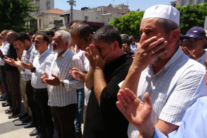 Mersin'de İsmail Haniye için gıyabi cenaze namazı kılındı 