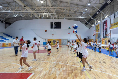 Mersin'de ücretsiz basketbol kurslarına yoğun ilgi