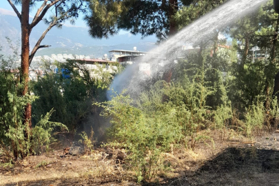 İskenderun'da bahçe yangını itfaiye ekiplerinin müdahalesiyle söndürüldü