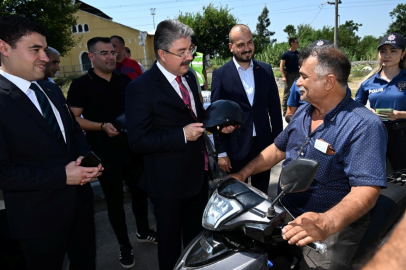 Osmaniye'de motosiklet sürücülerine kask dağıtıldı