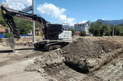 Pozantı'da kapalı semt pazarı çalışmaları tüm hızıyla devam ediyor