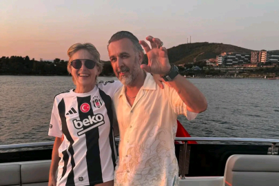 Sharon Stone'a Bodrum'da Beşiktaş forması hediye edildi