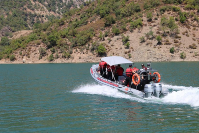 Adana'da baraja düşen helikopterin enkazı çıkartılıyor