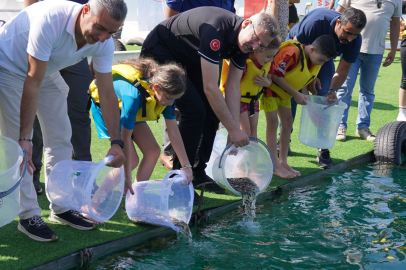 Adana’da iç sularda balık popülasyonu artırılıyor: 750 bin yavru sazan daha bırakıldı