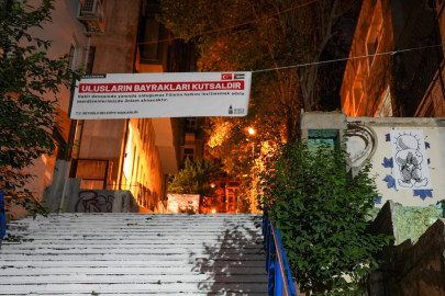 Beyoğlu Belediyesi'nden Cihangir merdivenlerine resmedilen Filistin bayrağı açıklaması