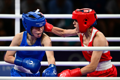 Milli boksör Hatice Akbaş, Paris 2024'te adını finale yazdırdı