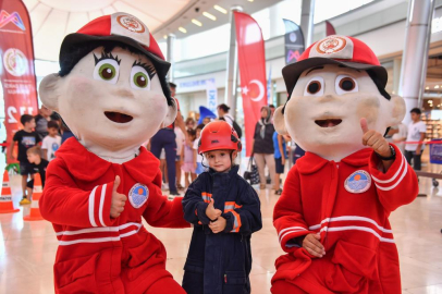 Mersin'de çocuklar eğlenirken öğreniyor