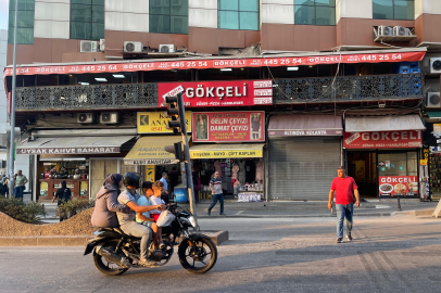 Adana'da sınırları zorlayan yolculuk: Motosiklete 5 kişi birden bindiler