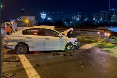 TEM Otoyolu'nda trafik kazası: 3 aracın karıştığı kazada 1'i ağır 3 kişi yaralandı