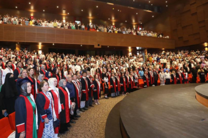 GAÜN Naci Topçuoğlu Meslek Yüksekokulu 15. dönem mezunlarını coşkuyla uğurladı