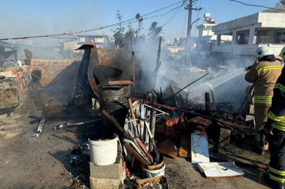 Hatay’da tek katlı evde çatıda çıkan yangın evin içine sıçramadan söndürüldü