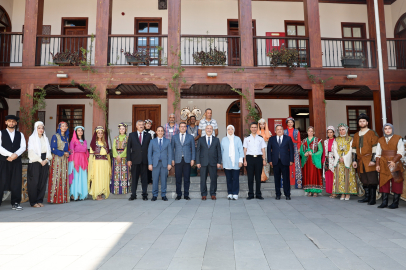 Yavuz Selim Köşger Adana Olgunlaşma Enstitüsü Kültür Sanat Merkezini ziyaret etti