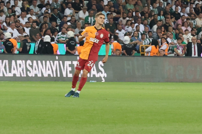 Galatasaray’ın yeni transferi Elias Jelert, ilk maçında Konyaspor’a karşı oynadı