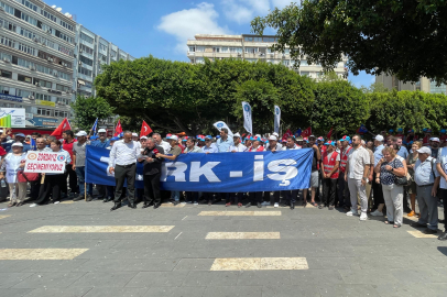 TÜRK- İŞ Adana'da hayat pahalılığına dikkat çekmek için basın açıklaması yaptı