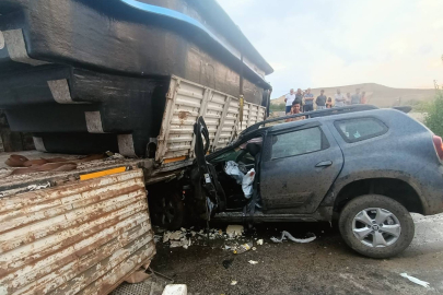 Kırıkkale’de tır otomobili altına aldı