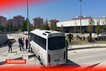 Burdur’da yolcu midibüsü otobüs terminaline düştü: 15 yaralı