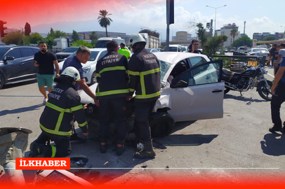 İskenderun'da feci kaza: Otomobil motosiklet ve bisiklete çarptı, 2 yaralı