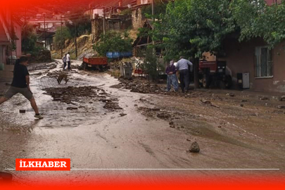 Karacasu'da sağanak yağış sonrası su baskınları ve belediye ekiplerinin müdahalesi