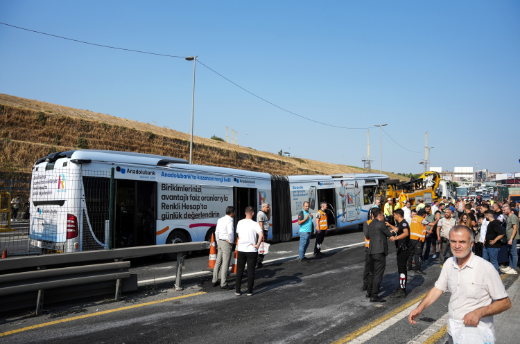 istanbul metrobüs kazası