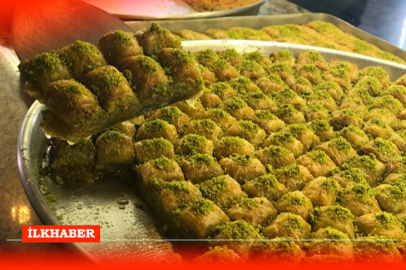 Adanalı tatlıcı Köse’den gün boyu sıcak baklava lezzeti