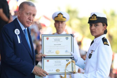 Deniz Harp Okulu birincisi: Teğmen Şeyda Yıldırım