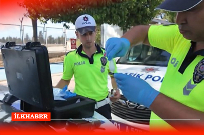 Adana'da trafik polislerinden sürücülere narkotik madde ve alkol uyarısı