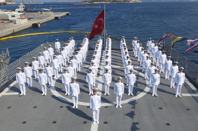 TCG Yıldırım firkateyni NATO görevi kapsamında Yunanistan'a liman ziyareti gerçekleştirdi