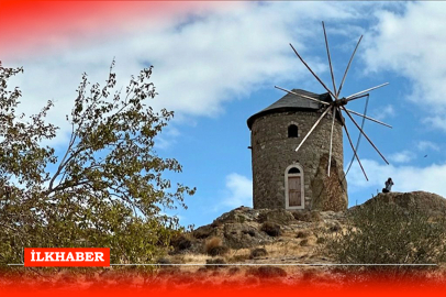 İzmir Foça'daki tarihi yel değirmenleri, fotoğraflara fon oluyor