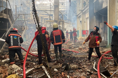 Oba Makarna fabrikasında şiddetli patlama sonrası ortalık savaş alanına dönmüş