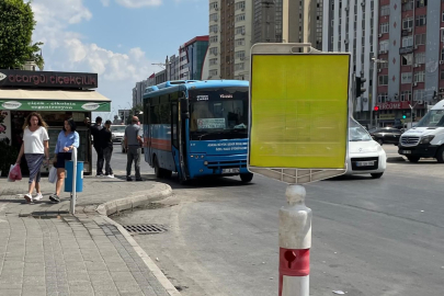 Turhan Cemal Beriker Bulvarı'nda durak dışı yolcu indirme sorunu vatandaşların tepki göstermesine neden oluyor