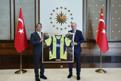 Cumhurbaşkanı Erdoğan, Fenerbahçe Yönetimini Cumhurbaşkanlığı Külliyesi'nde kabul etti