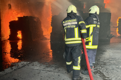 Kayseri’de keçe fabrikasında büyük yangın