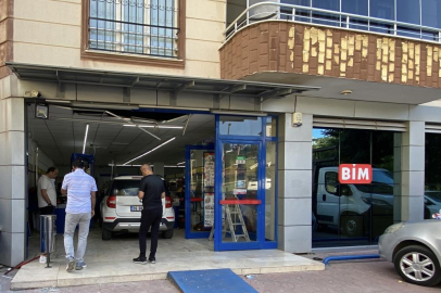 Kocaeli’de otomobil BİM marketine daldı