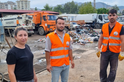 Adana'da yanlışlıkla çöpe atılan cüzdanı temizlik görevlileri buldu