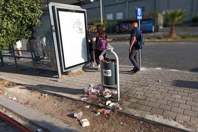 Adana’da çevre kirliliği: Çöpler, boş olan kutular yerine yerlere atılıyor