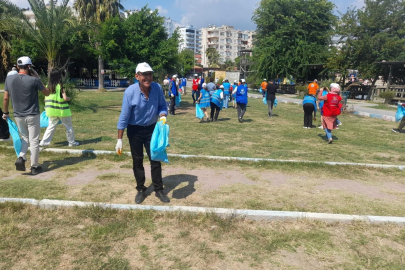 Dünya Çevre Günü’nde Vatandaşlar ve CHP İlçe ekibi birlikte temizlik yaptı