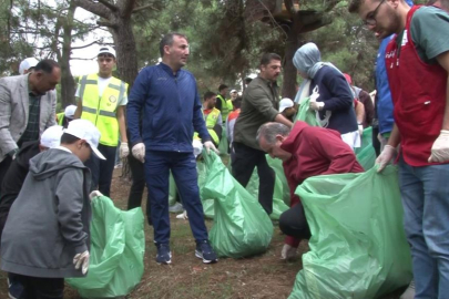 Gençlik ve Spor Bakanı Aşkın Bak çevre temizliği etkinliğine katıldı